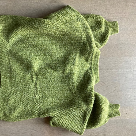 Monk and Lou jade green cropped sweater - Picture 4 of 4